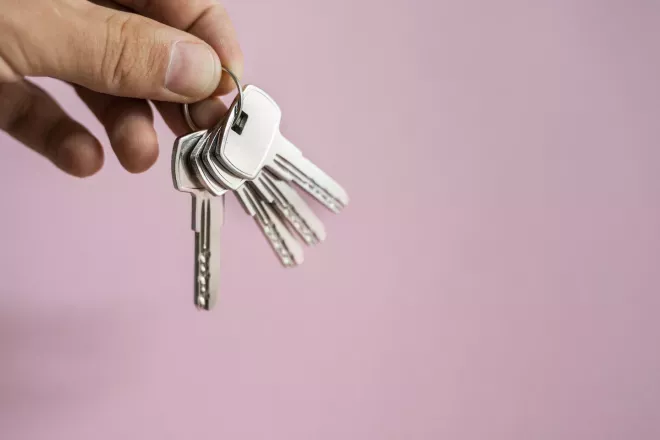 Person holding keys Person holding keys