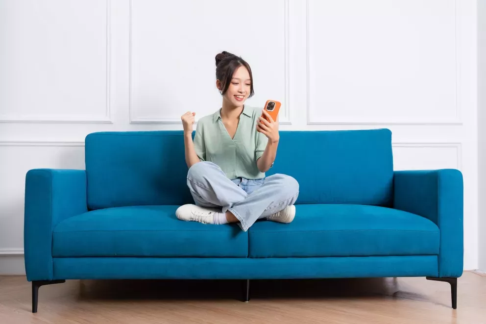 Woman on phone Woman on phone