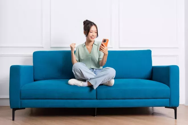 Woman on phone Woman on phone
