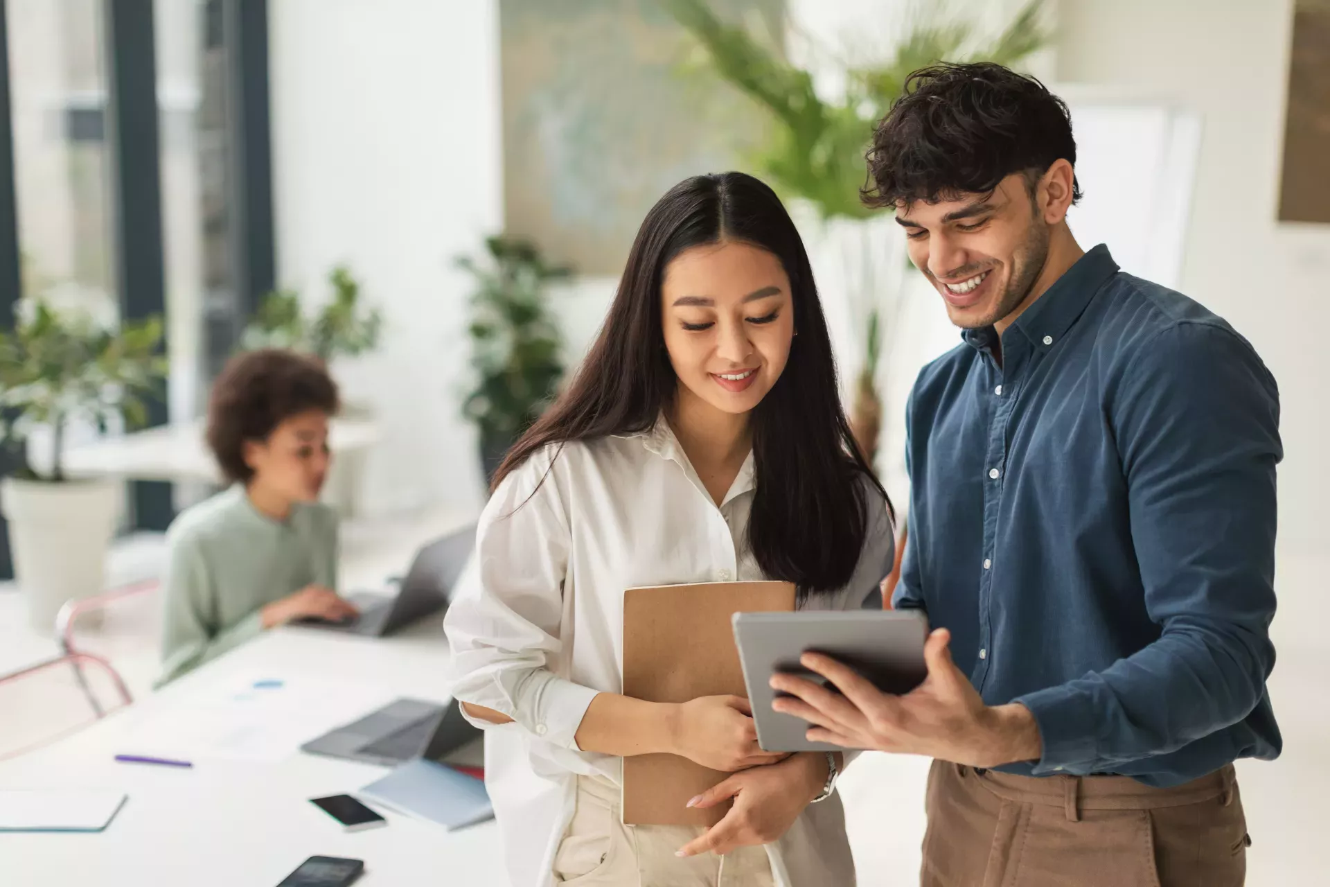 People seeing computer People seeing computer