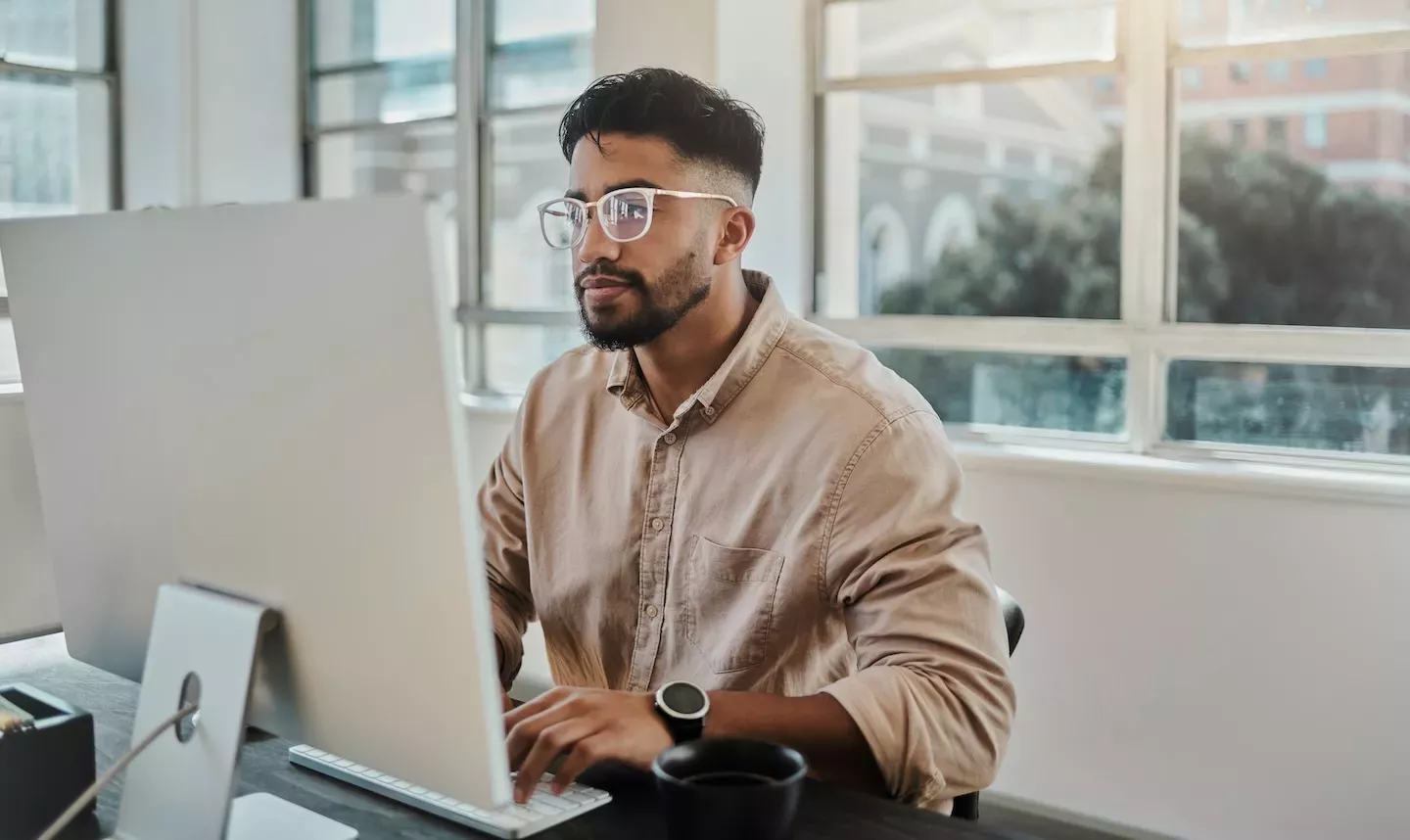 Person seeing a computer Person seeing a computer
